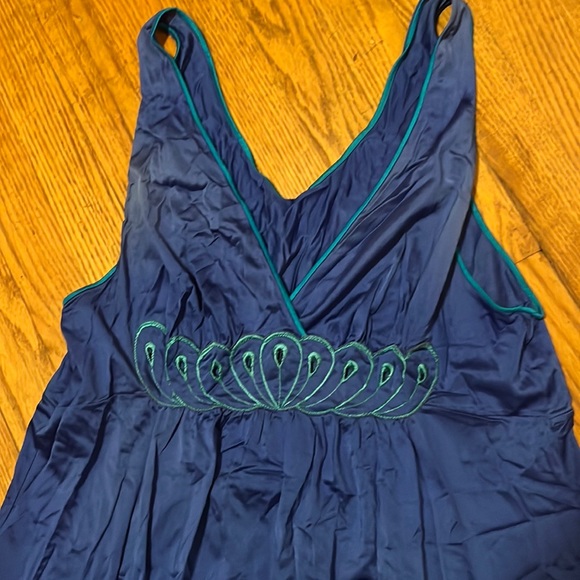 Beautiful vintage Shadowline gown - Picture 1 of 6